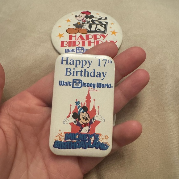 Vintage Disney / Mickey birthday metal pins - Picture 3 of 5